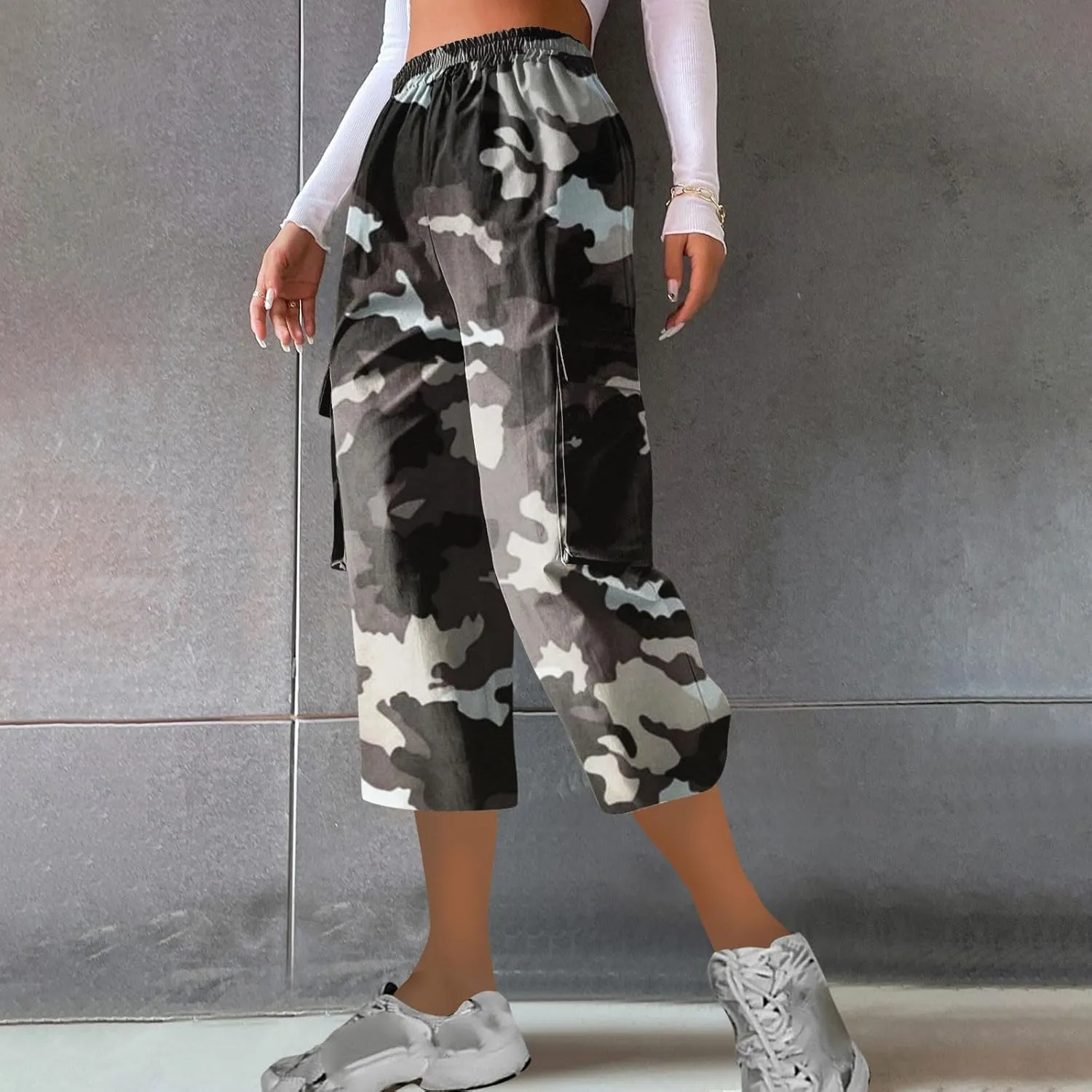 Women's Cargo Capris Hiking Pants Lightweight Outdoor Athletic Travel Casual Loose Fit Camouflage Pants with Pockets